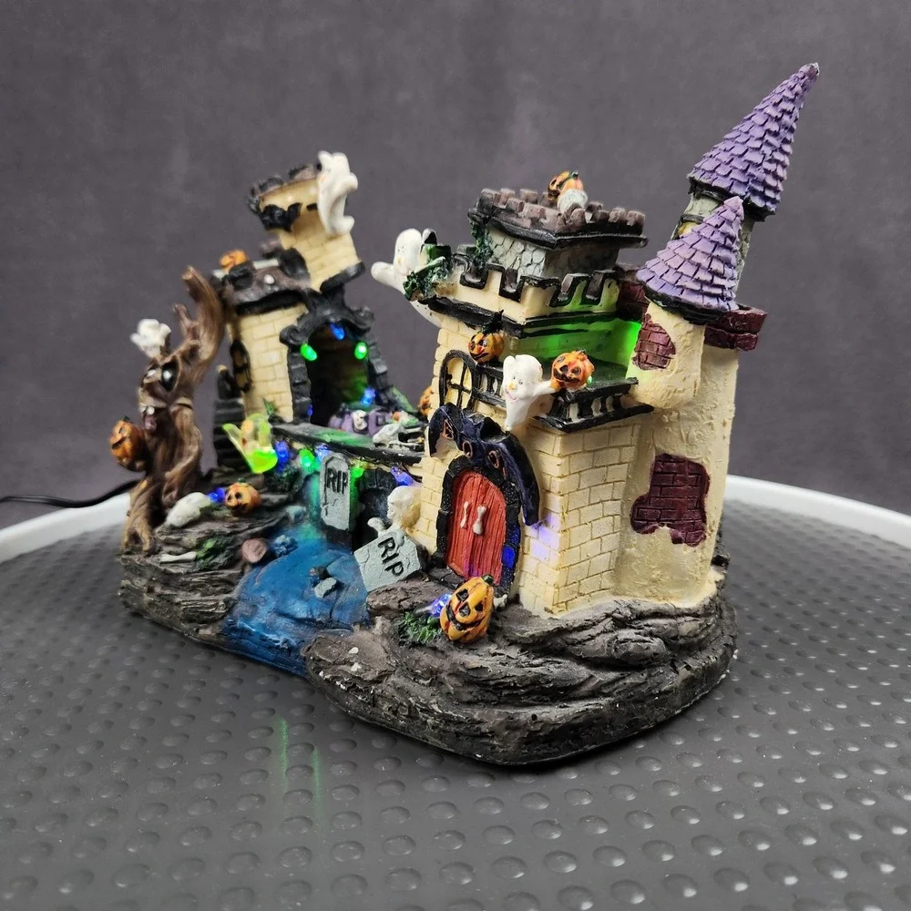 Spookyside‎ Estates Spooky Building Halloween Village House Lighted NO Sound